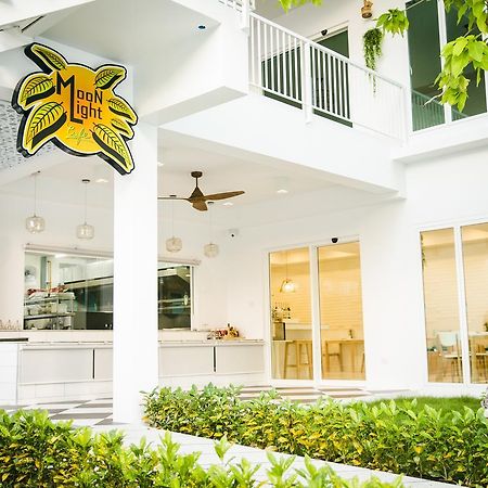 Triple Z Hotel HHQ Exterior foto